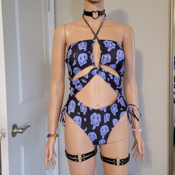 acidlipgloss Tops - Purple Melting Trippy Smiley Face Full Rave Festival Outfit NWOT